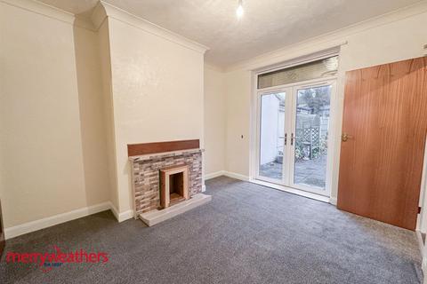 3 bedroom semi-detached house to rent, Braithwell Road, Maltby, Rotherham