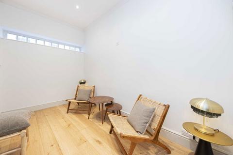 2 bedroom house to rent, Eaton Mews North, London SW1X