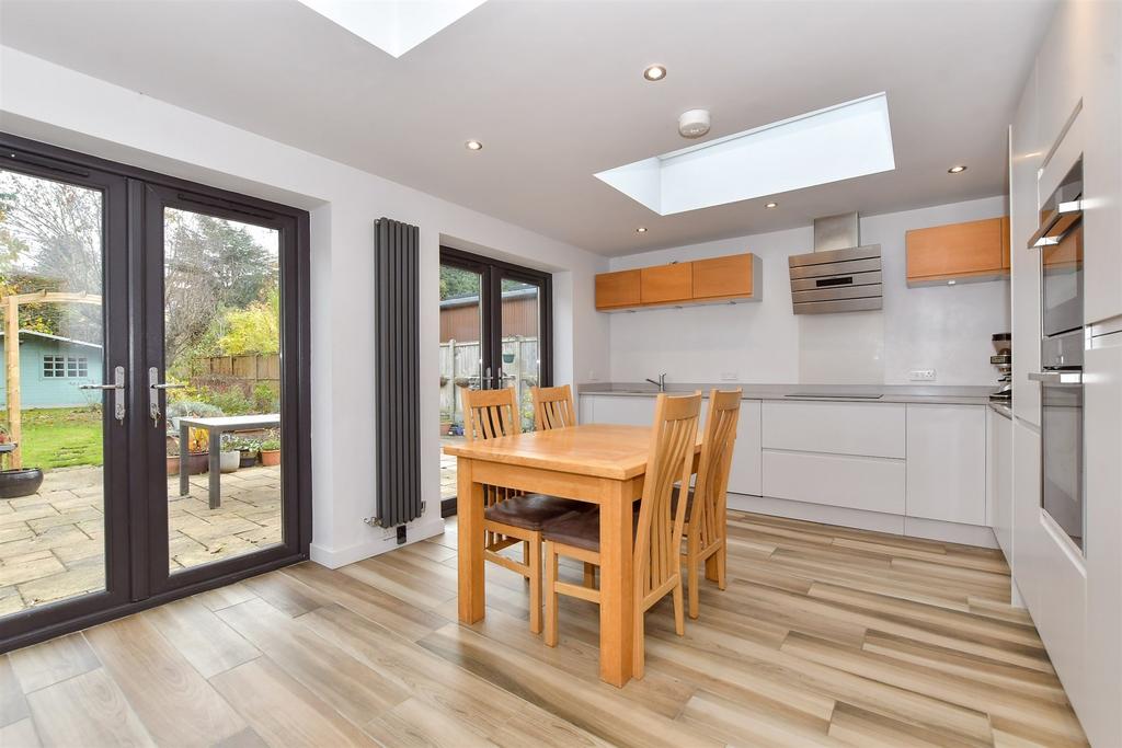 Kitchen/ Breakfast Room