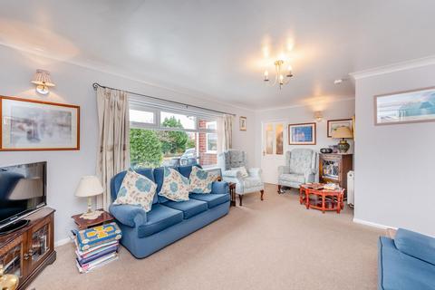 2 Booth Avenue, Ashton, Chester, CH3 8DD