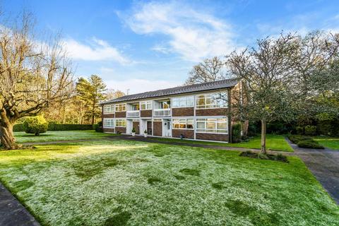 2 bedroom flat for sale, Station Approach, Tadworth KT20