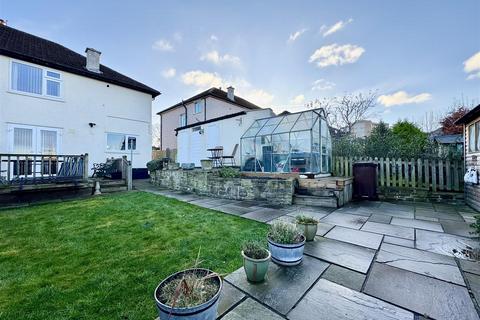 3 bedroom semi-detached house for sale, Fernside Avenue, Almondbury, Huddersfield, HD5 8PH