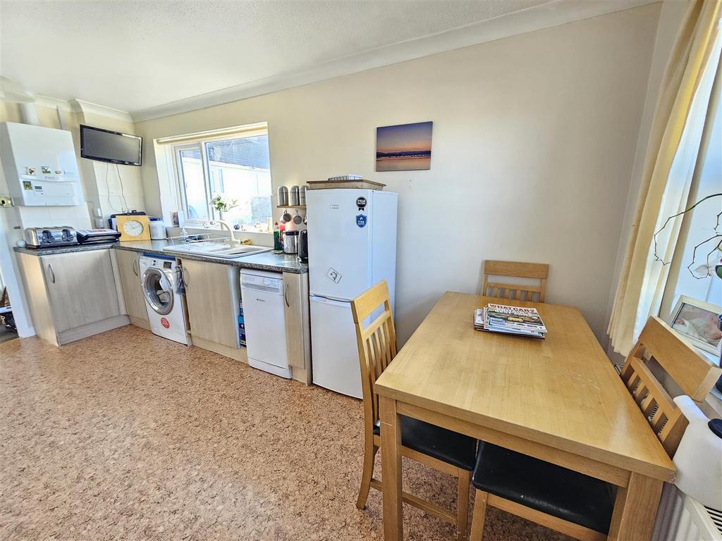 Kitchen Breakfast Area.jpg