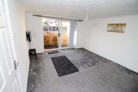 2 bedroom flat for sale, Leighville Grove, Leigh-On-Sea