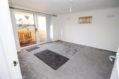 2 bedroom flat for sale, Leighville Grove, Leigh-On-Sea