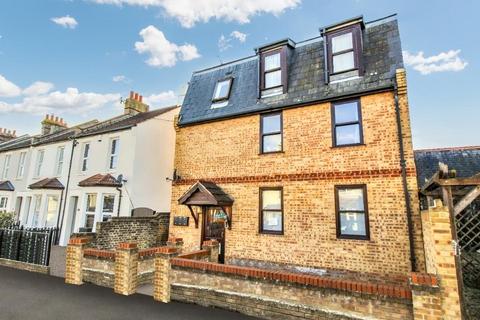 2 bedroom flat for sale, Leighville Grove, Leigh-On-Sea