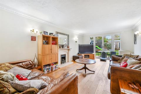 8 Walnut Grove, Banstead, SM7 1PJ