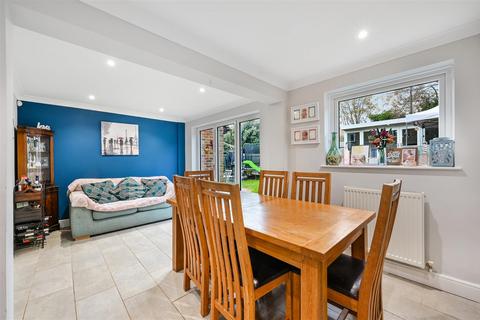 8 Walnut Grove, Banstead, SM7 1PJ