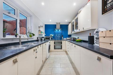 8 Walnut Grove, Banstead, SM7 1PJ