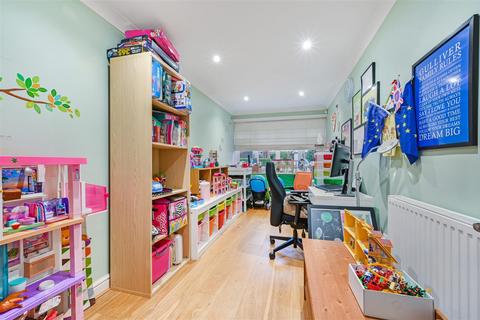 8 Walnut Grove, Banstead, SM7 1PJ