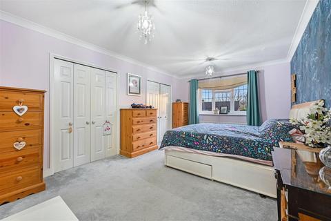 8 Walnut Grove, Banstead, SM7 1PJ