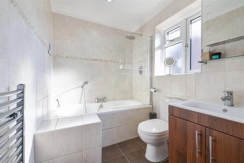 8 Walnut Grove, Banstead, SM7 1PJ