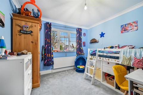 8 Walnut Grove, Banstead, SM7 1PJ