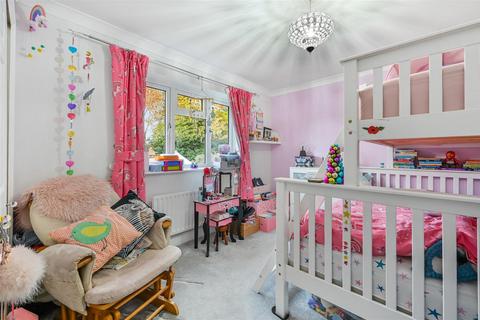 8 Walnut Grove, Banstead, SM7 1PJ