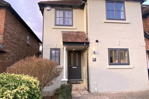 4 bedroom semi-detached house to rent, The Spinney, Beaconsfield, HP9