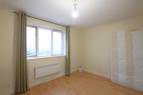 1 bedroom apartment to rent, 664 London Road, Hounslow TW3