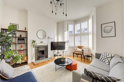 28 Bowness Road, London, SE6 2DG