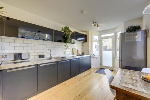 28 Bowness Road, London, SE6 2DG