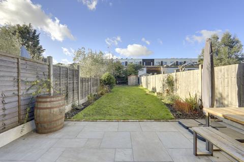 28 Bowness Road, London, SE6 2DG