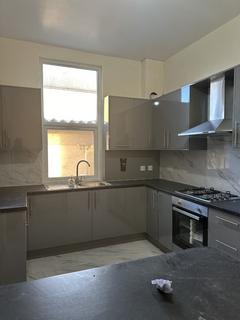 4 bedroom flat to rent, London W3