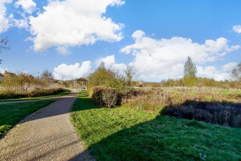 4 bedroom detached house for sale, Goldfinch Drive, Ashford, Kent