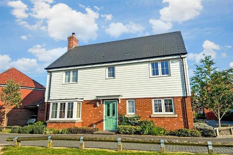 4 bedroom detached house for sale, Goldfinch Drive, Ashford, Kent