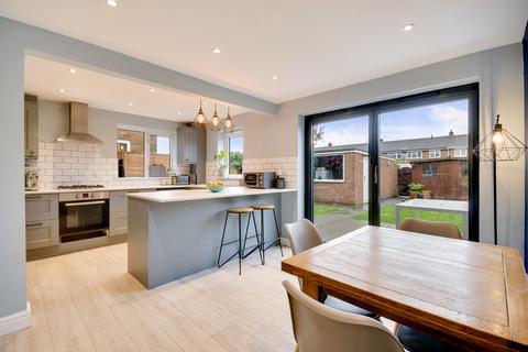 77 Robin Way, Chelmsford, CM2 8AT