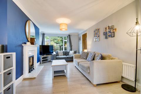 77 Robin Way, Chelmsford, CM2 8AT