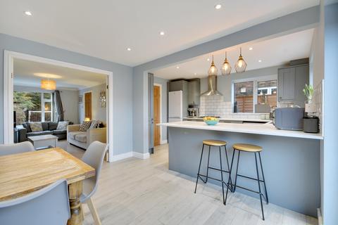 77 Robin Way, Chelmsford, CM2 8AT