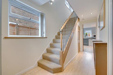 77 Robin Way, Chelmsford, CM2 8AT