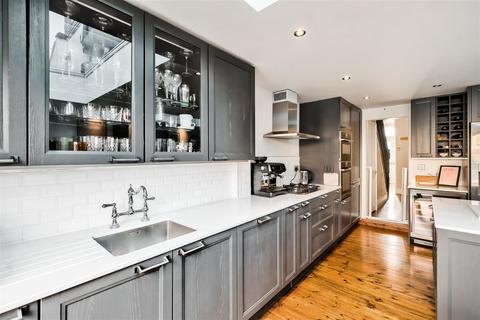 31 Wellesley Road, London, E11 2HG