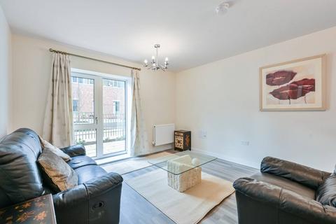 3 bedroom flat to rent, Springfield Drive, Tooting Bec, London, SW17