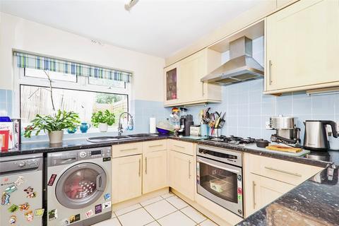 2 bedroom semi-detached house to rent, Purrett Road, London SE18