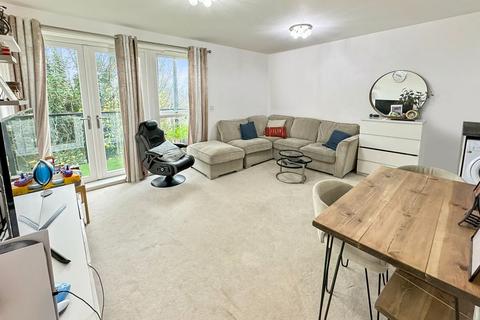 1 bedroom flat for sale, Hunting Place, Hounslow TW5