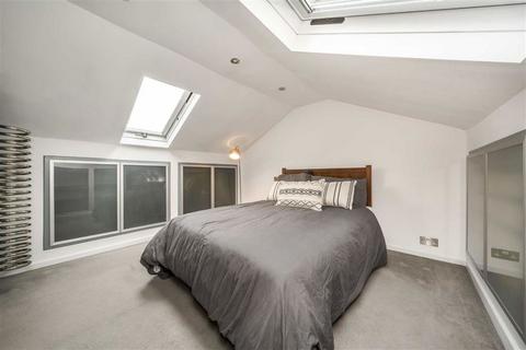 2 bedroom flat for sale, Limes Grove, London SE13