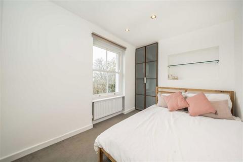 2 bedroom flat for sale, Limes Grove, London SE13