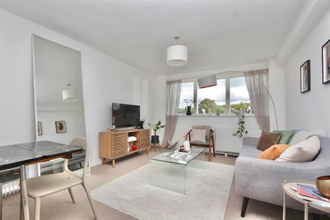 2 bedroom flat for sale, Yoakley Road, London N16