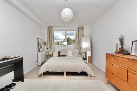 2 bedroom flat for sale, Yoakley Road, London N16