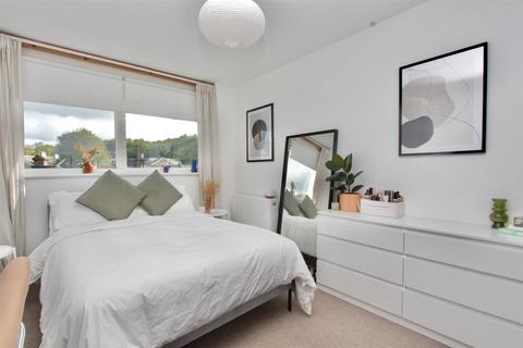 2 bedroom flat for sale, Yoakley Road, London N16