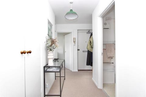 2 bedroom flat for sale, Yoakley Road, London N16