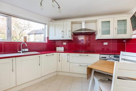 3 bedroom apartment to rent, Purleigh Avenue, Woodford Green, IG8