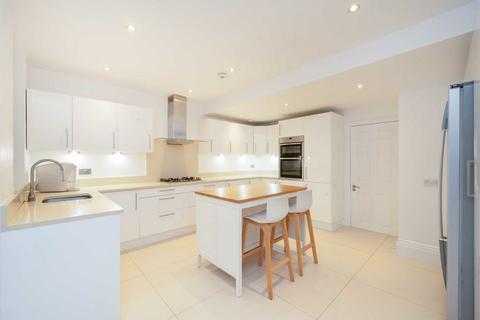 4 bedroom flat to rent, West Heath Road, London NW3