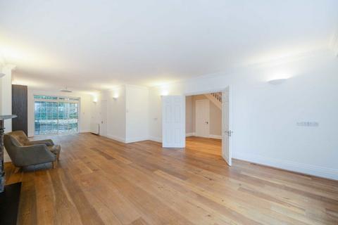 4 bedroom flat to rent, West Heath Road, London NW3