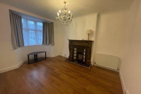 4 bedroom semi-detached house to rent, Hall Lane, London, E4