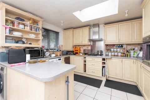 3 bedroom terraced house for sale, Abbey Road, Gravesend, Kent