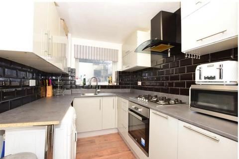 1 bedroom flat for sale, Gurney Close, Barking