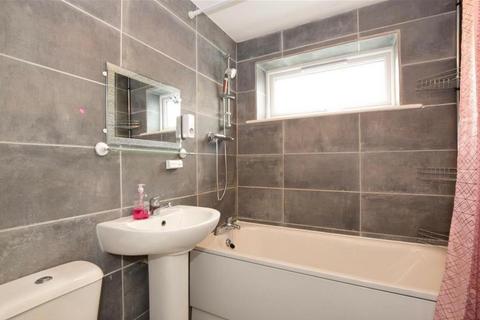 1 bedroom flat for sale, Gurney Close, Barking