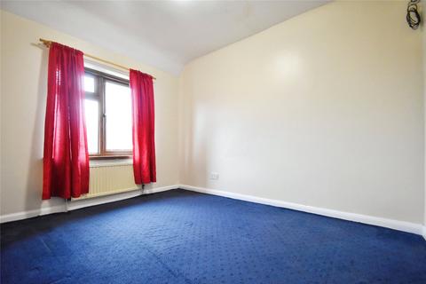 3 bedroom terraced house to rent, Porters Avenue, Dagenham, RM8