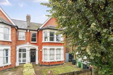 3 bedroom flat for sale, Bargery Road, London, SE6 2LN