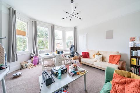 3 bedroom flat for sale, Bargery Road, London, SE6 2LN